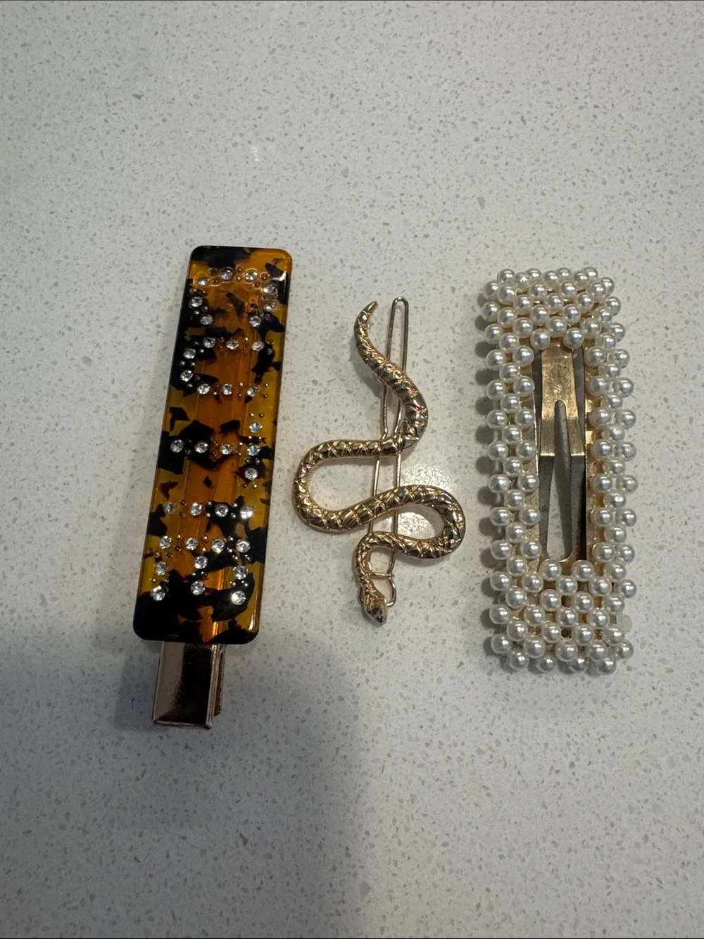 Set of 3 hair clips, cutie, snake and pearls